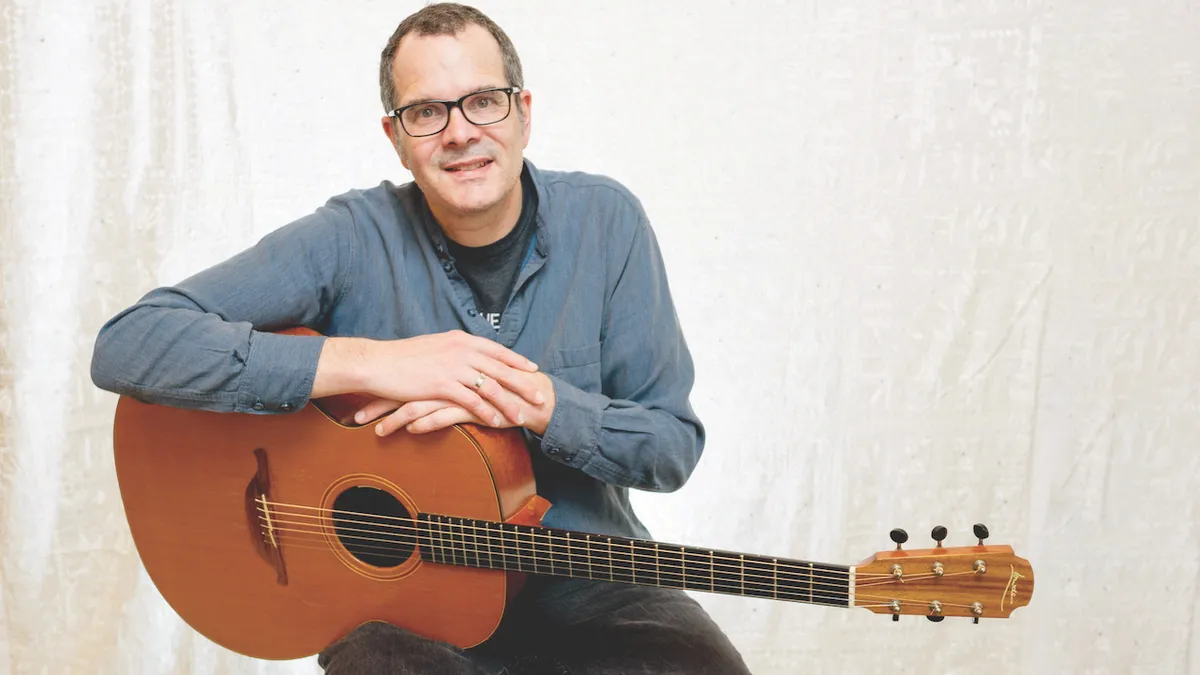 Teja Gerken with guitar
